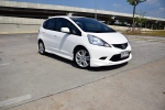 จ่าย 99 บาท ออกรถ HONDA JAZZ ท็อปSV คันนี้ได้เลย  รถบ้านมือเดียว เกียร์ออโต้ แพดเดิ้ลชิฟ  ชุดสเกิ๊ตรอบคัน เบาะหนังกว้างๆ พับเรียบกว้างๆได้เลย แอร์เย็นฉ่ำ CD MP3 ABS USB AUX FM AIRBAG ขับดี ช่วงล่างแน่