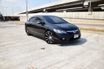 ตัวท็อป HONDA CIVIC FD คันนี้ ออกรถ 999 บาท  วิ่ง 128xx โล เกียร์ออโต้ แอร์จอ ชุดแต่งรอบคัน ภายในกว้างๆ เบาะหนังสะอาด ไมล์ดิจิต๊อล พวงมาลัยมัลติ ครูสคอลโทล CD ABS AIRBAG กุญแจรีโมท ไฟเลี้ยวที่กระจก ไฟ