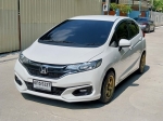 HONDA JAZZ 1.5  V MNC  i-VTEC AUTO ปี 2017 รถพร้อมใช้ ฟรีดาวน์ T.086-527-9533
